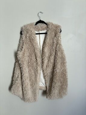Women's Faux Fur Vest - Cream Plush Sleeveless Coat